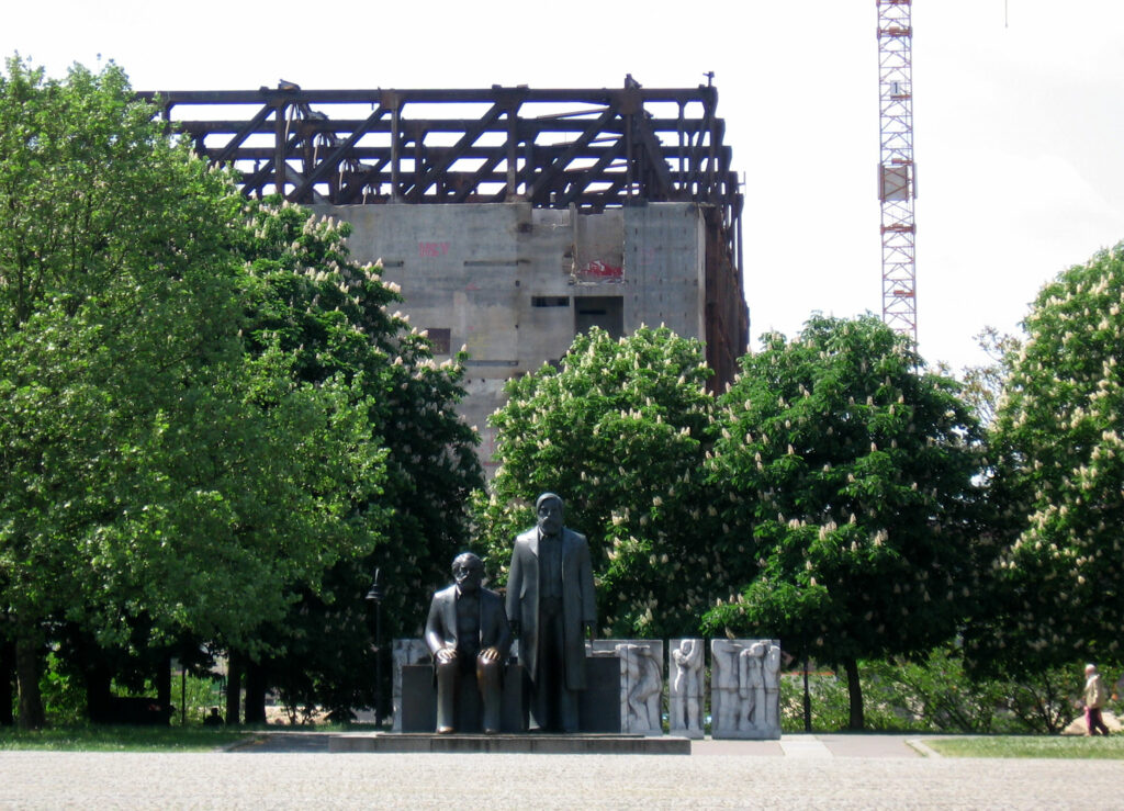 Marx-Engel-Denkmal